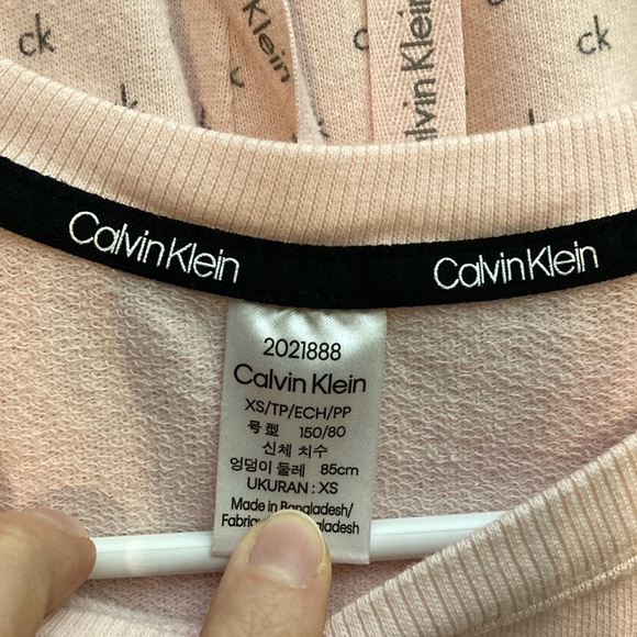 Calvin Klein Pink Lounge Set - Picture 2 of 9
